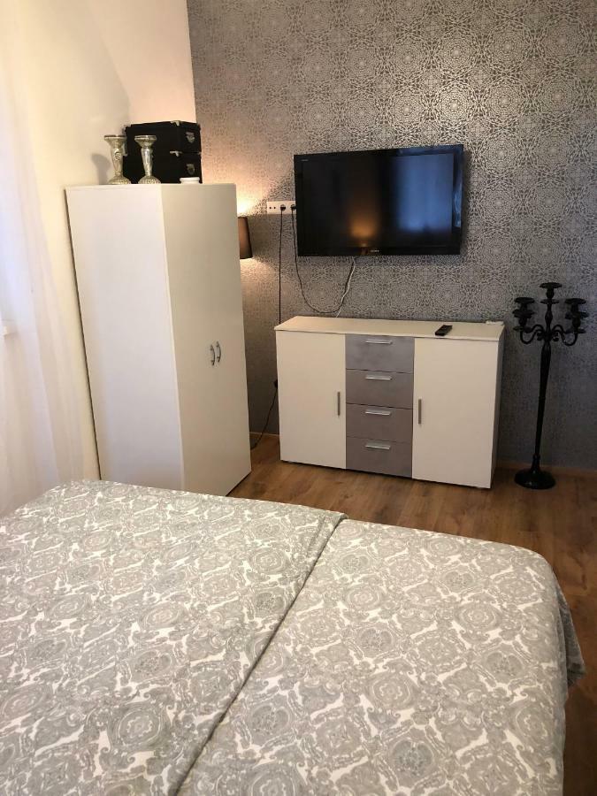 Modernes Und Gemuetliches Appartment Mit Terrasse, Stadtnah Ravensburg Eksteriør billede