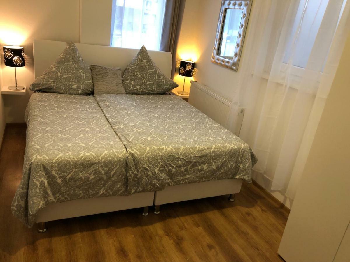 Modernes Und Gemuetliches Appartment Mit Terrasse, Stadtnah Ravensburg Eksteriør billede