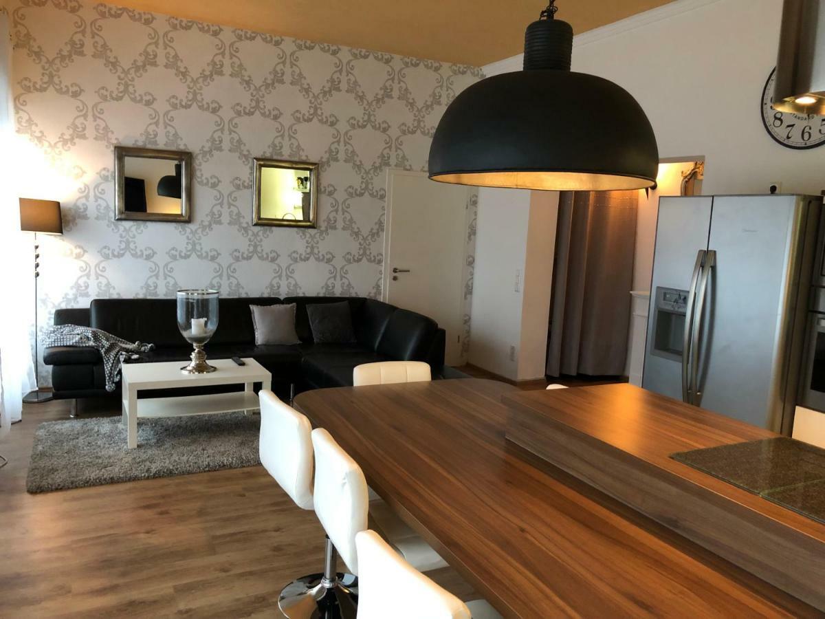 Modernes Und Gemuetliches Appartment Mit Terrasse, Stadtnah Ravensburg Eksteriør billede