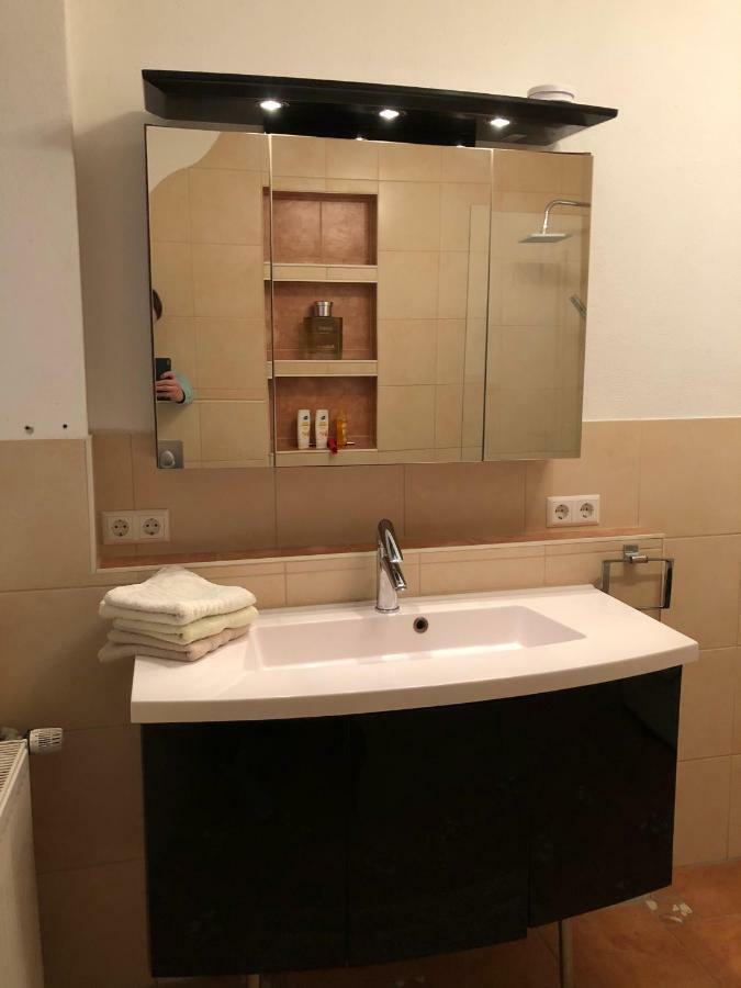 Modernes Und Gemuetliches Appartment Mit Terrasse, Stadtnah Ravensburg Eksteriør billede