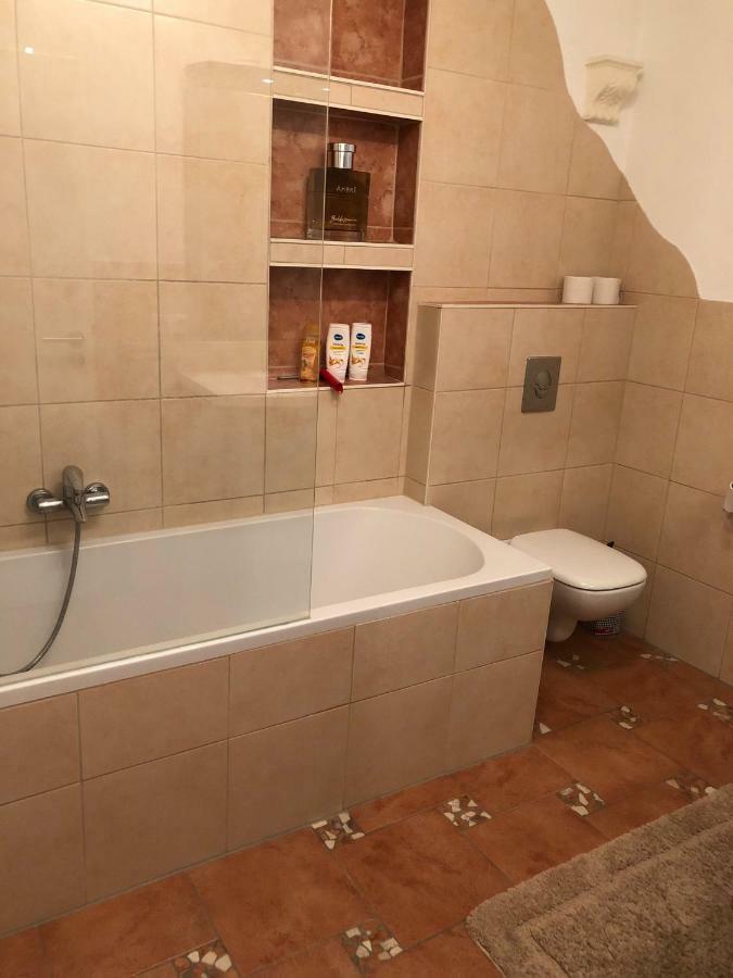 Modernes Und Gemuetliches Appartment Mit Terrasse, Stadtnah Ravensburg Eksteriør billede